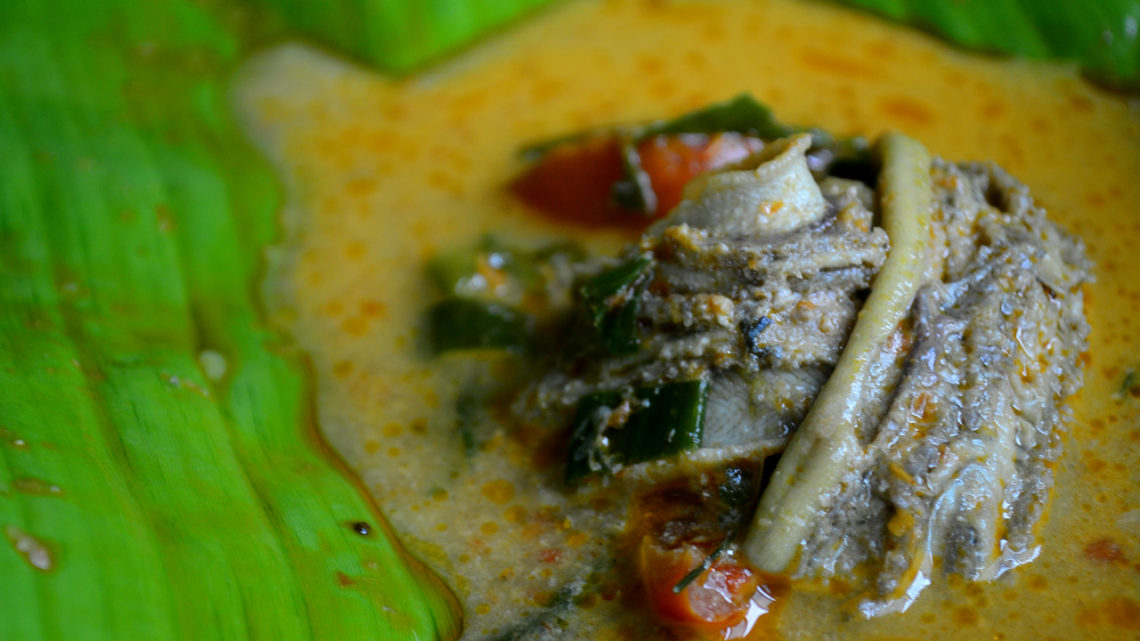 Kuliner Ekstrem di Warung Mak Riyati Desa Ngampel