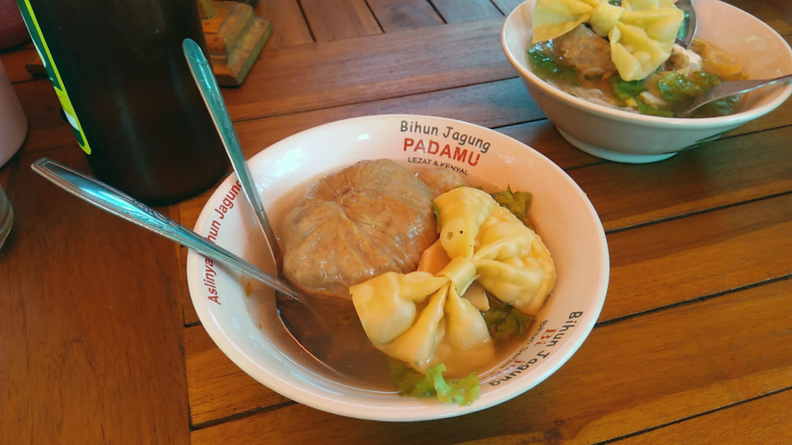 Mencicipi Bakso Unik di Warung Pita-Pitu’E