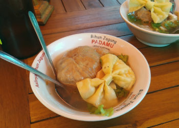 Mencicipi Bakso Unik di Warung Pita-Pitu’E