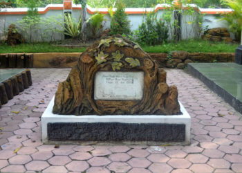 Wisata Religi di Makam Adipati Haryo Matahun