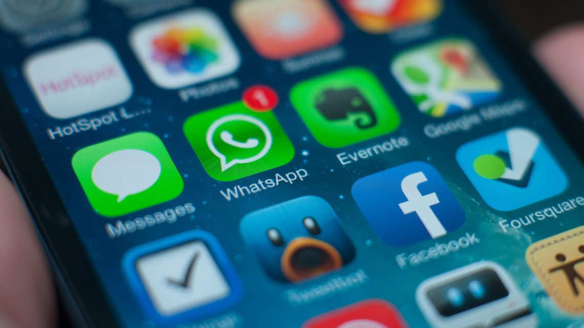 Mereduksi Informasi Hoax Lewat Aturan Baru Whatsapp