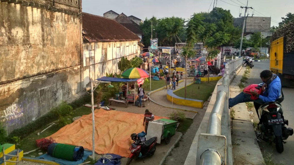 Jembatan Padangan, Ruang Berhibur Masyarakat Perbatasan