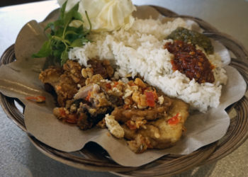 Ayam Geprek, Bisnis Kuliner yang Kian Berkokok