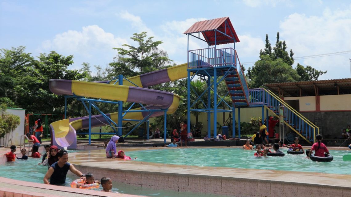 Objek Wisata Dander Water Park yang Makin Menawan
