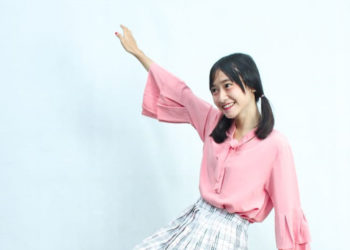 Egga Ayu Nawang Aulia, Dari Aspal Jalanan Menuju Panggung Hiburan
