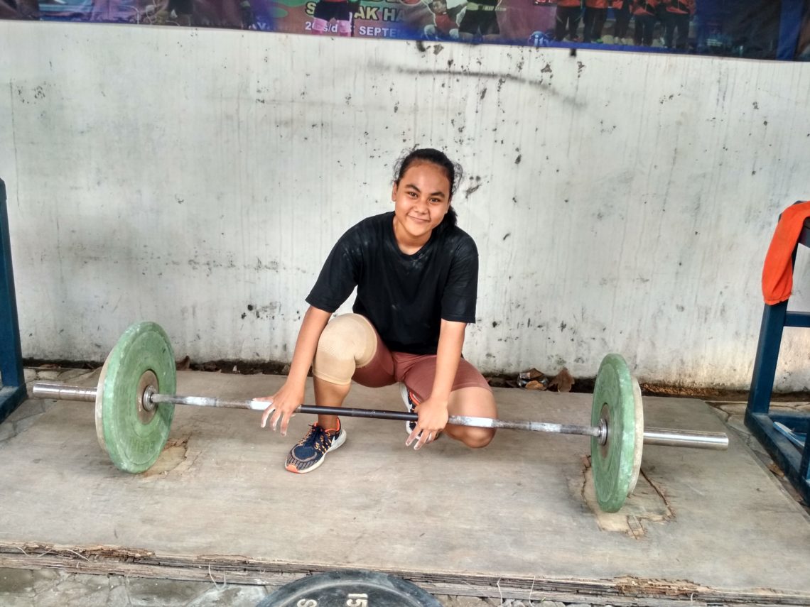 Di Bojonegoro, Angkat Besi Kian Diminati Perempuan