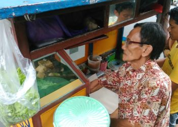 Gado-gado Pak Yun, Kuliner Melegenda dari Jalanan Kota Bojonegoro
