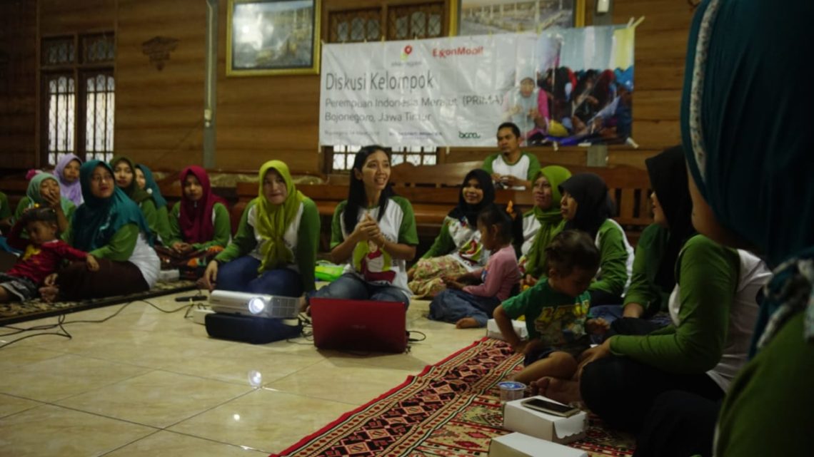 Mengenal Lebih Dekat Perempuan Indonesia Merajut