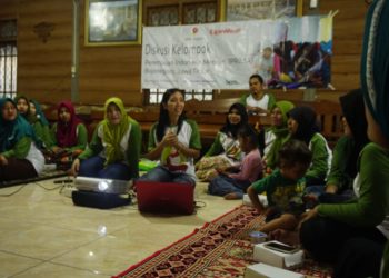 Mengenal Lebih Dekat Perempuan Indonesia Merajut