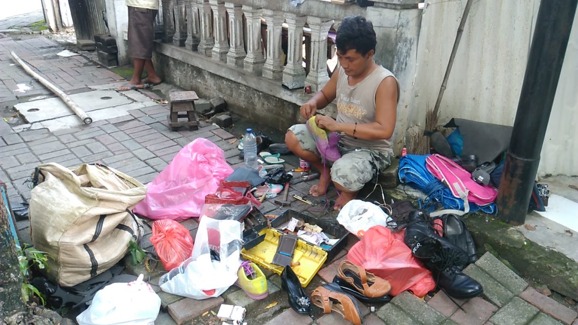 Reparasi Sepatu, Gaya Hidup Elegan tapi Tetap Hemat
