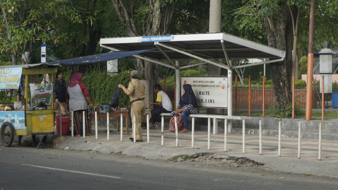Nasib Angkutan Kota dan Betapa Multifungsinya Halte di Bojonegoro
