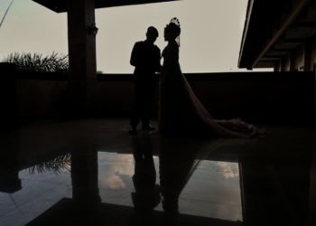 Pada Akhirnya Mereka Menikah Di Luar Angkasa