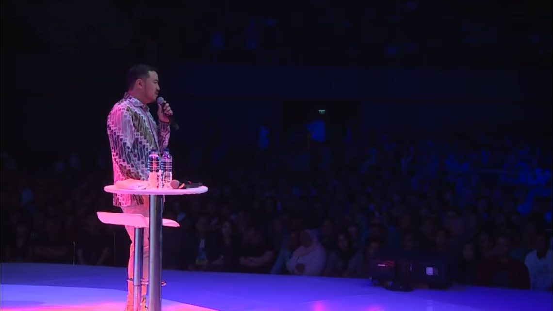 Pandji Pragiwaksono versus Kucing, Stand Up Comedy, dan Protes Pecinta Satwa