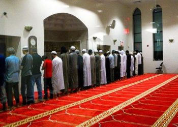 Misteri Deret Barisan Tarawih, Cangkir Kopi, dan Antrian di Kasir