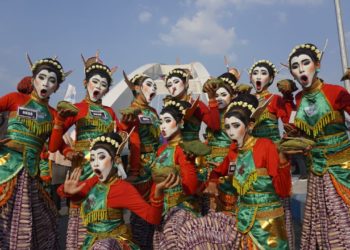 Menengok Kemeriahan Pemecahan Rekor Tari Thengul dan Sego Buwuhan Bojonegoro