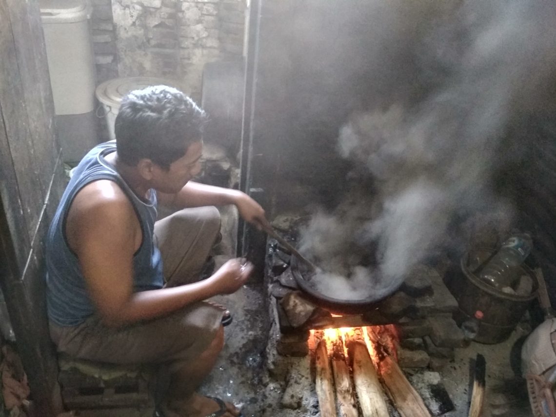 Kopi Tradisional: antara Invasi Manual Brewing dan Gempuran Kopi Sachetan