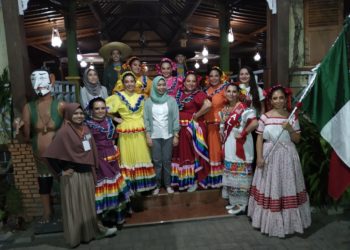 Orang Thailand yang Humoris hingga Perempuan Berjilbab dari Mexico