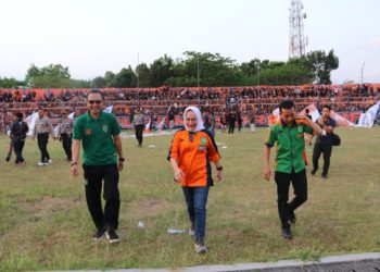 Melihat Aksi Bupati Bojonegoro saat Persibo Berlaga