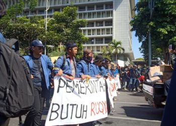 Surabaya Menggugat dan Berkah Shalawat