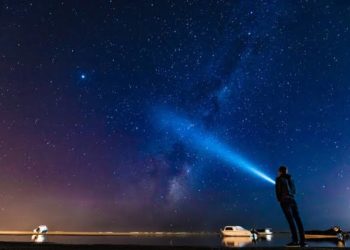 Panggung dan Sorot Lampu