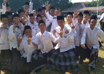 Santri Santuy: Terus Ngaji dan Tetap Santun