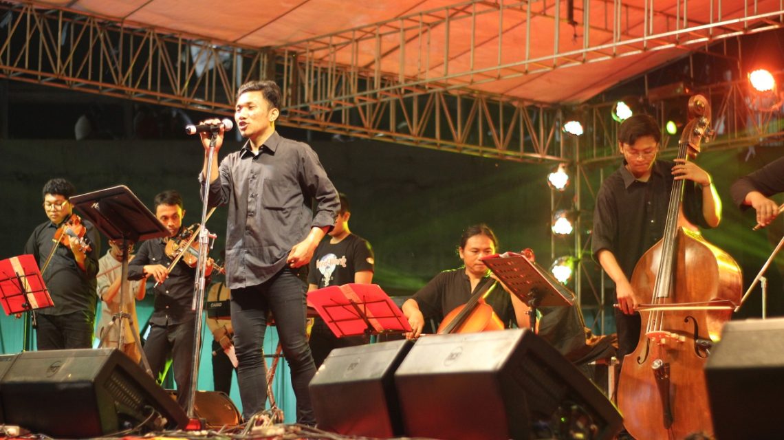 Orkestrasi Alat Musik Gesek dari B-String di Jazz Bengawan 2019