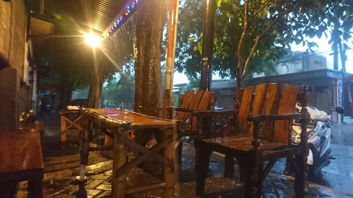 Trotoar Untung Suropati Bojonegoro dalam Lagu November Rain