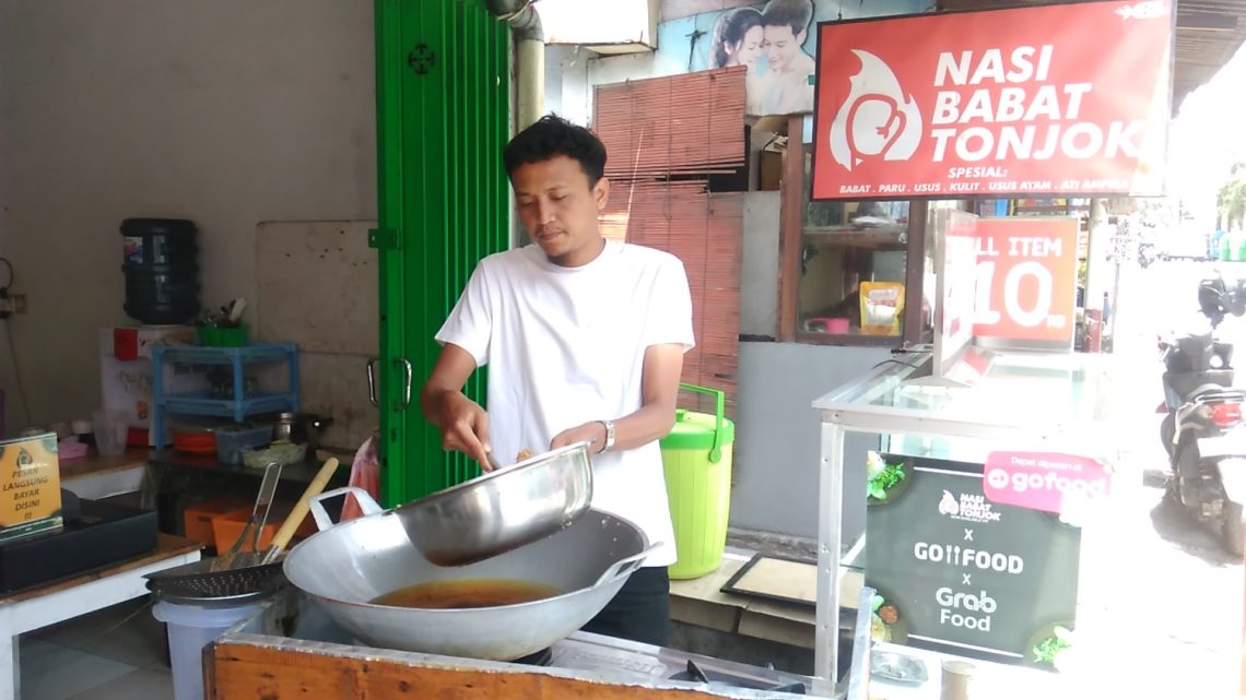 Di Balik Nama Nasi Babat Tonjok, Lalapan Jeroan Kota Malang