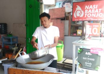 Di Balik Nama Nasi Babat Tonjok, Lalapan Jeroan Kota Malang