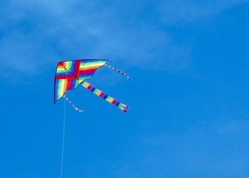 Layanganputus dan Kutukan Sosial