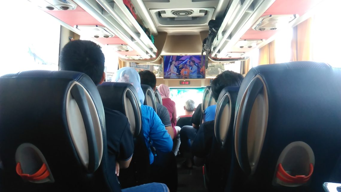 Dangdut Koplo dan Bus Antar Kota Multidimensi