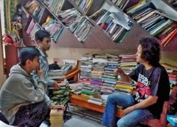 Satu Frekuensi Membangun Mata Rumpaka