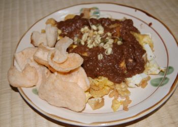 Membedakan Lontong Tahu dengan Tahu Tek