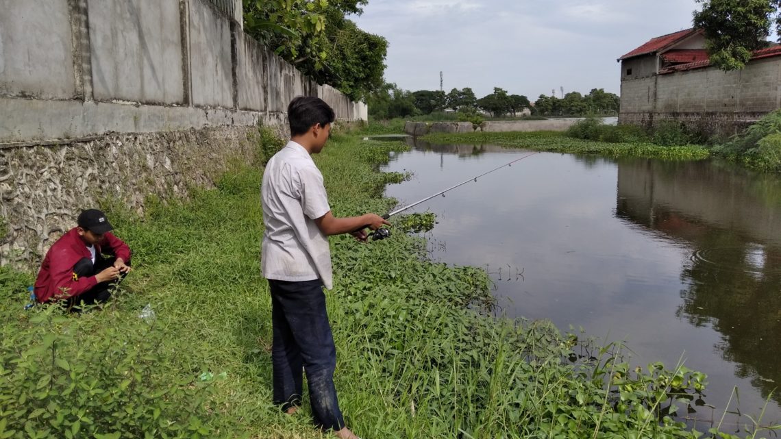Liburan ala Kelompok Pemancing Ikan Rawa Bojonegoro