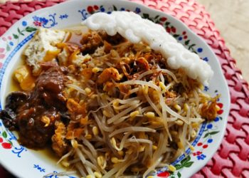 5 Alasan Kenapa Kamu Harus Coba Lontong Balap