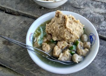Melatih Kesabaran dengan Seporsi Bakso Tempuran