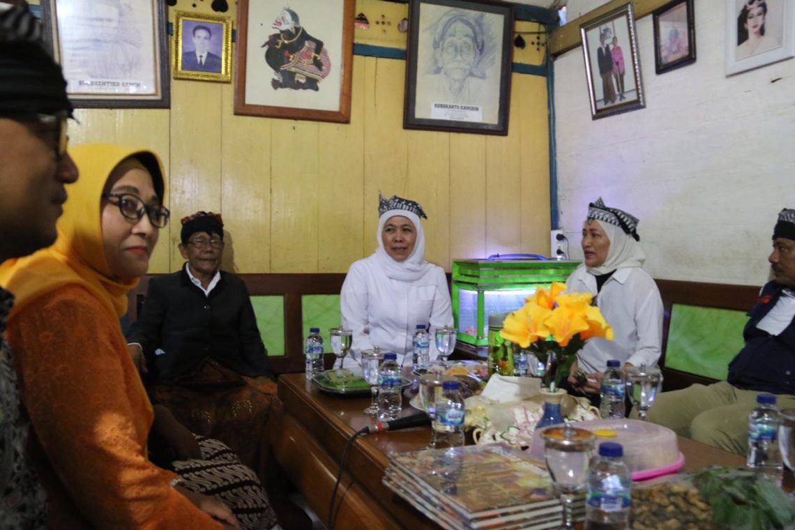 Gubernur Jawa Timur Berikan Penghargaan Khusus kepada Ajaran Samin Surosentiko