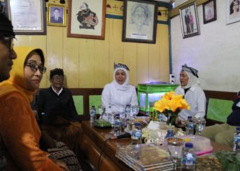 Gubernur Jawa Timur Berikan Penghargaan Khusus kepada Ajaran Samin Surosentiko