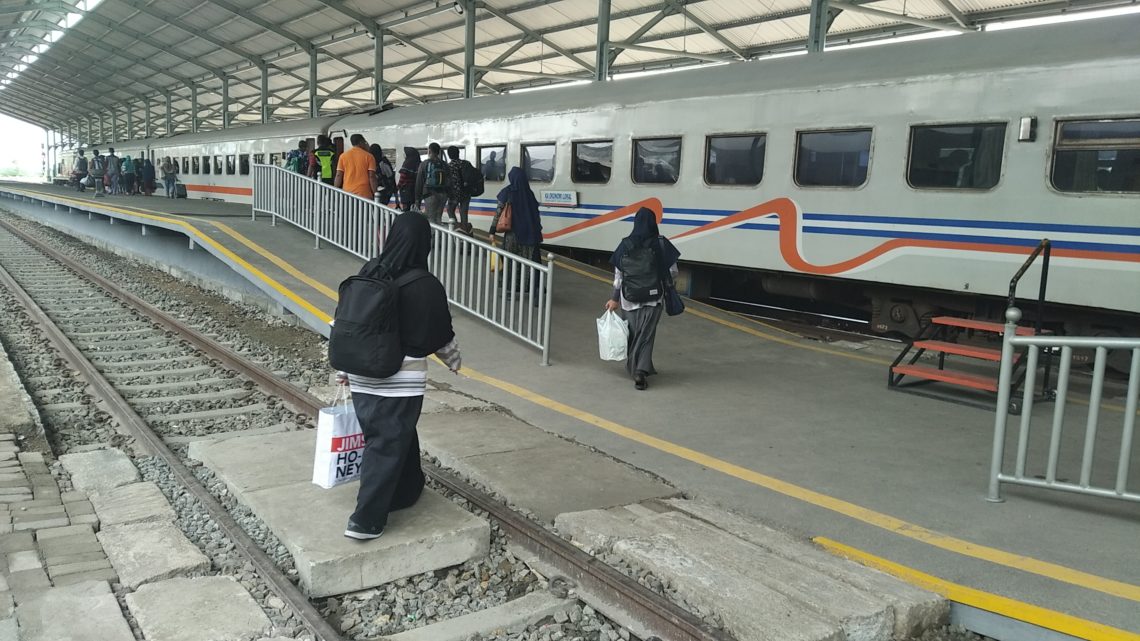 5 Hal yang Perlu Kamu Ketahui tentang Kereta Api KRD Bojonegoro Surabaya