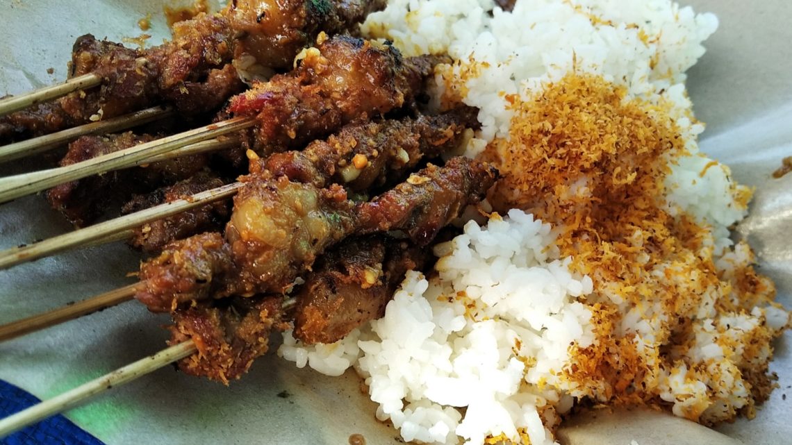 Gelegar Kenikmatan Sate Klopo Kuliner Khas Kota Surabaya