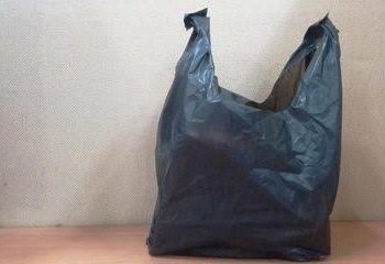 Kamiskusi dan Kresek Hitam Mahfudin Akbar