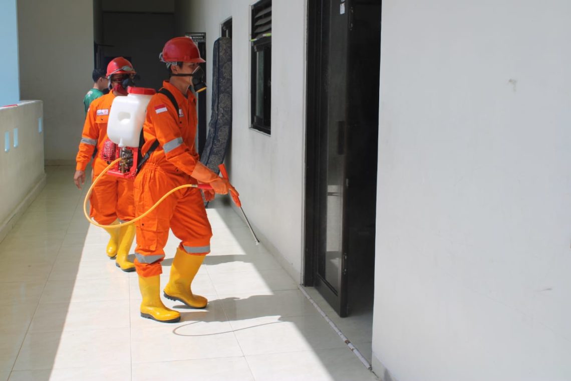 Lazizmu dan MDMC Muhammadiyah Bojonegoro Inisiasi Penyemprotan Disinfektan
