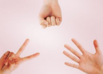 Mencintai dan Filosofi Batu-Gunting-Kertas