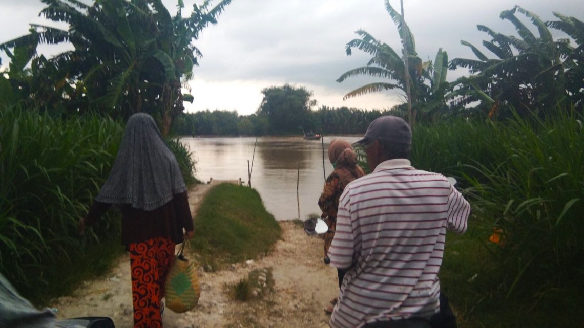 Transportasi Perahu Tradisional Bengawan Solo Berhenti Beroperasi Sementara Waktu