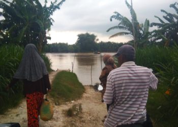 Transportasi Perahu Tradisional Bengawan Solo Berhenti Beroperasi Sementara Waktu