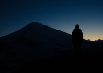 Kegalauan Hidup dan Tiga Pertanyaan yang Menyembuhkan