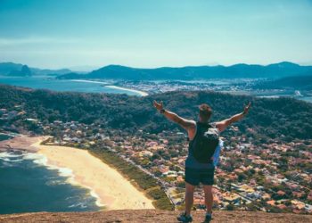 Revenge Tourisme: Seperti Dendam, Plesiran Harus Dibayar Tuntas