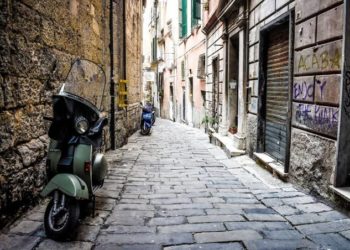 Krisis Kesadaran di Tengah Ramainya Tradisi Menutup Akses Jalan