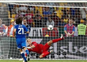 Penalti Panenka dan Bagaimana Andrea Pirlo Menyihir Jutaan Pasang Mata