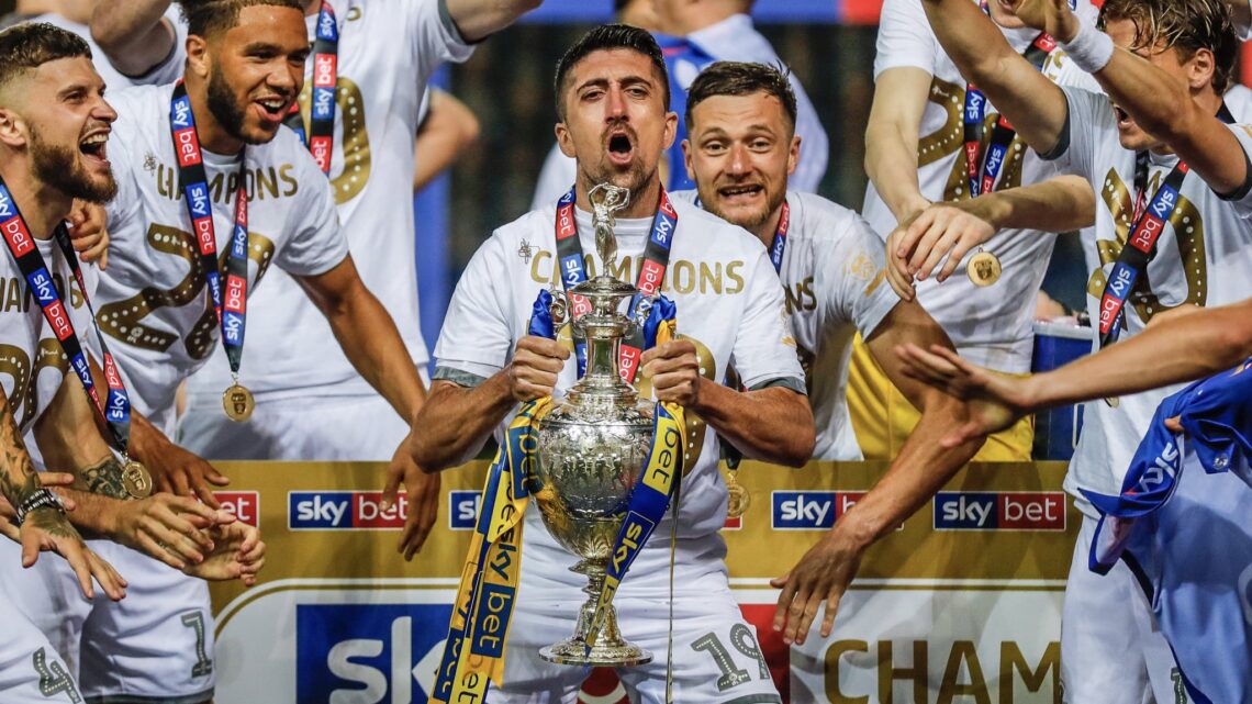 Merayakan Kembalinya Leeds United ke Premier League